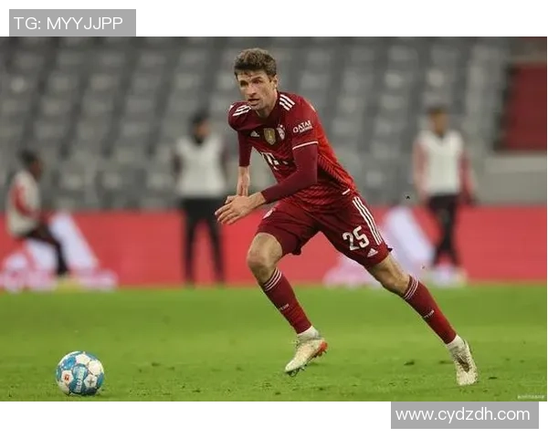 顶级球星全力施展足球射门技艺展现力量速度与精准的极致融合魅力 顶级球星全力施展足球射门技艺展现力量速度与精准的极致融合魅力